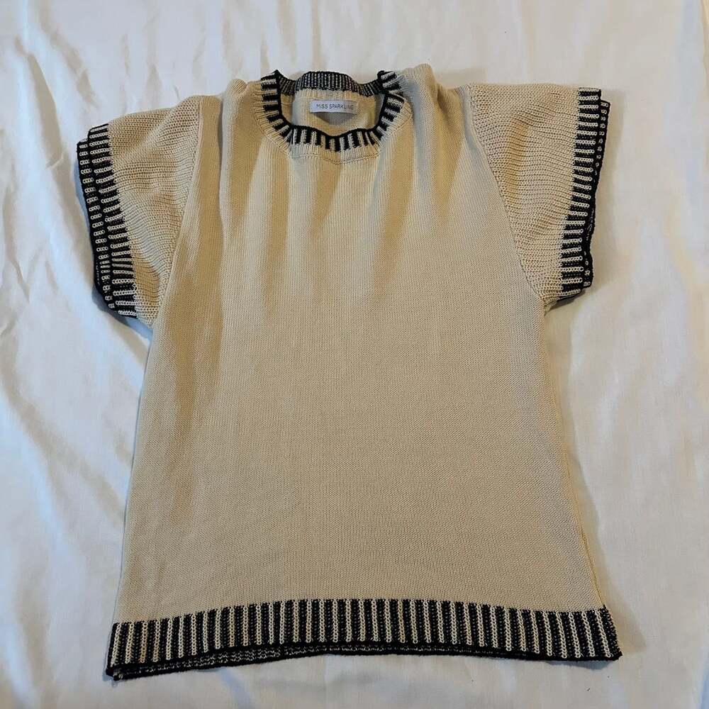 St. John Cream Knit Short-Sleeve Sweater with Black Trim